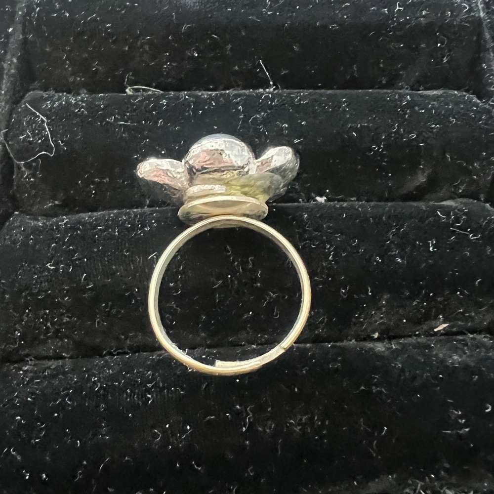 Elegant Silver Flower Pearl Ring -adjustable - Picture 3 of 8